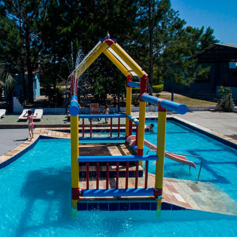 Vista 1 - Piscina com playground